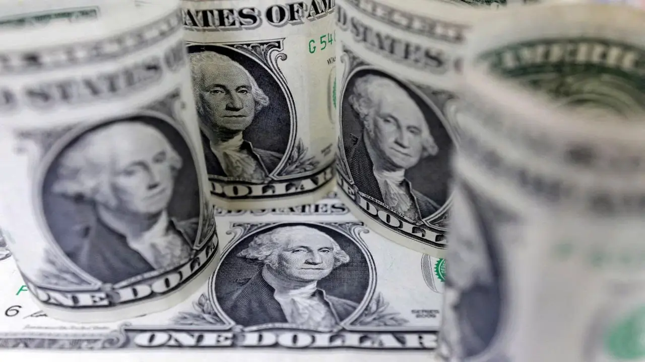 سعر صرف الدولار الأمريكي اليوم يتصدر القوائم مجددًا.